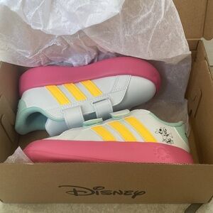 ADIDAS - GRAND COURT MINNIE TENNIS SHOE Size 9K NIB